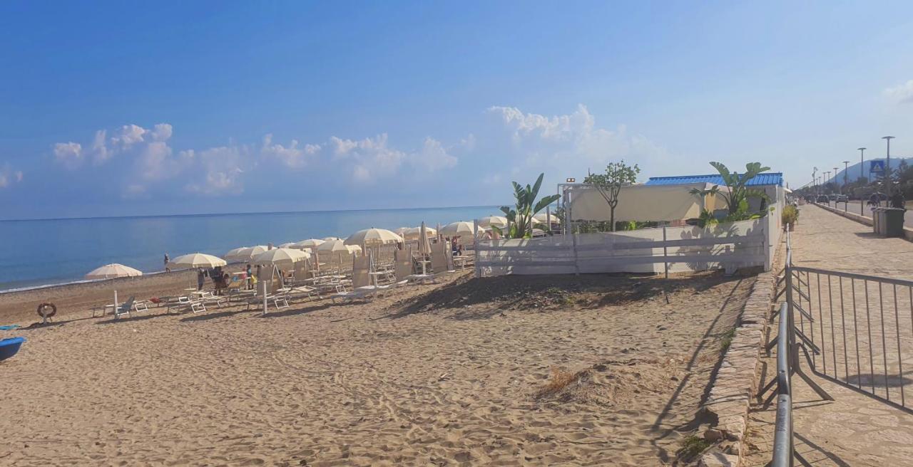 Rumah Saya Campofelice Di Roccella Exterior foto