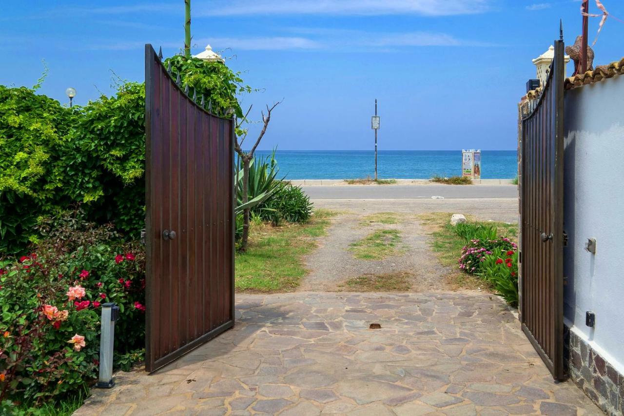 Rumah Saya Campofelice Di Roccella Exterior foto